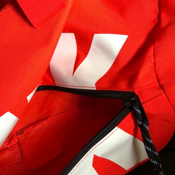 PINK Victoria’s Secret coral gym/duffel bag ✨ - Picture 6 of 11